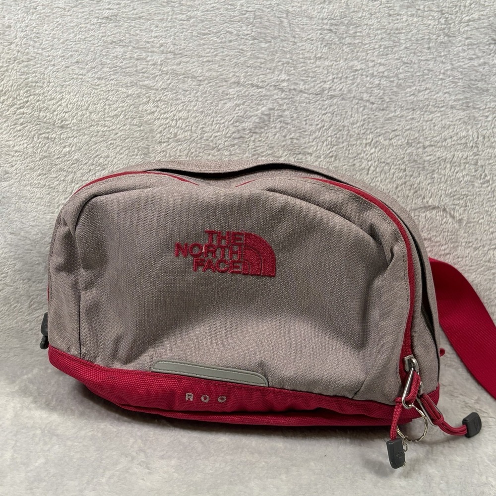 The‎ North Face Roo Fanny Pack Crossbody Travel Bag Pink and Gray